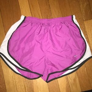 MEDIUM PINK NIKE DRIFIT RUNNING SHORTS